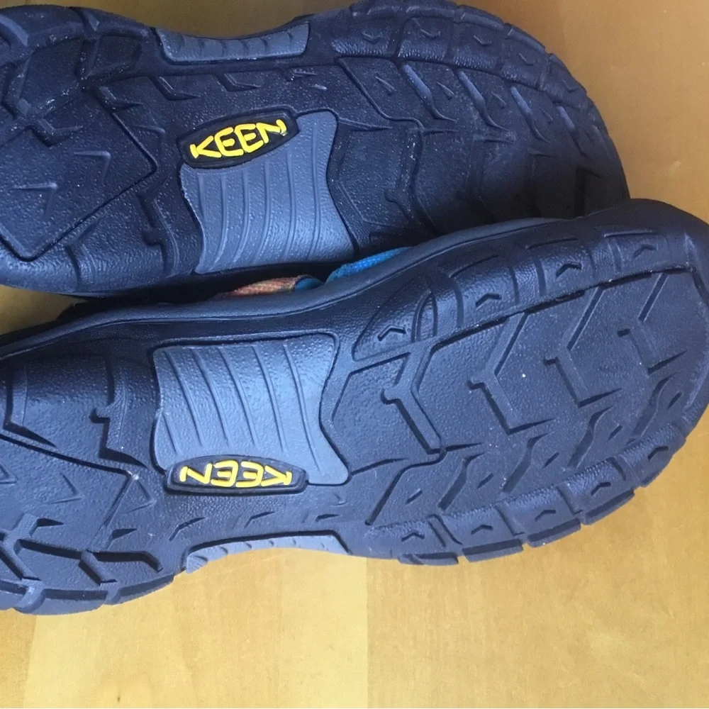 Keen Kids' size 4 Newport H2 sandals in rainbow tie-dye